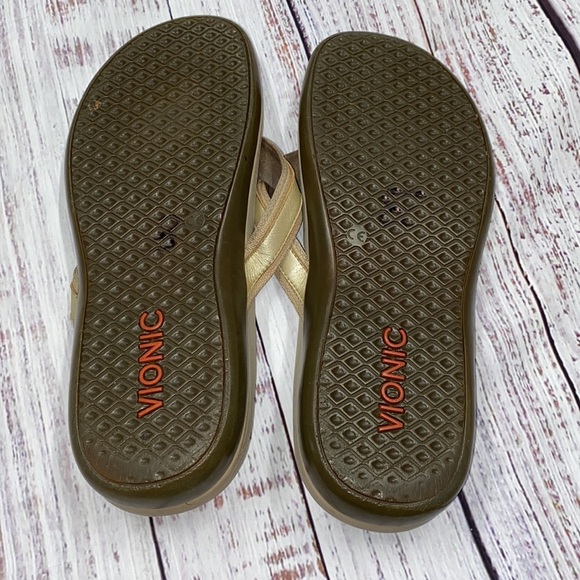 Vionic flip flops size 11 - Picture 2 of 6